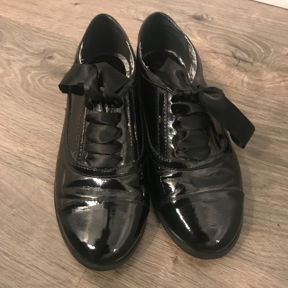Cute Black Dress Shoes With Silk Laces 